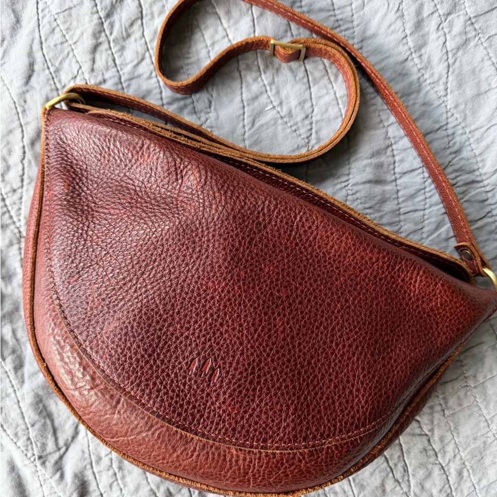 Portland Leather Large Koala Sling in Nutmeg